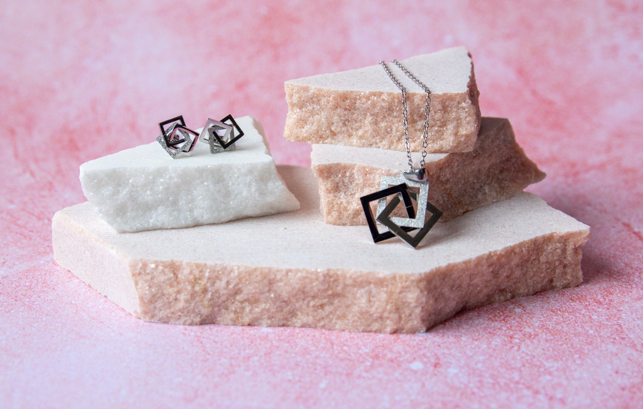 Collier et boucles Carrés Entrelacés