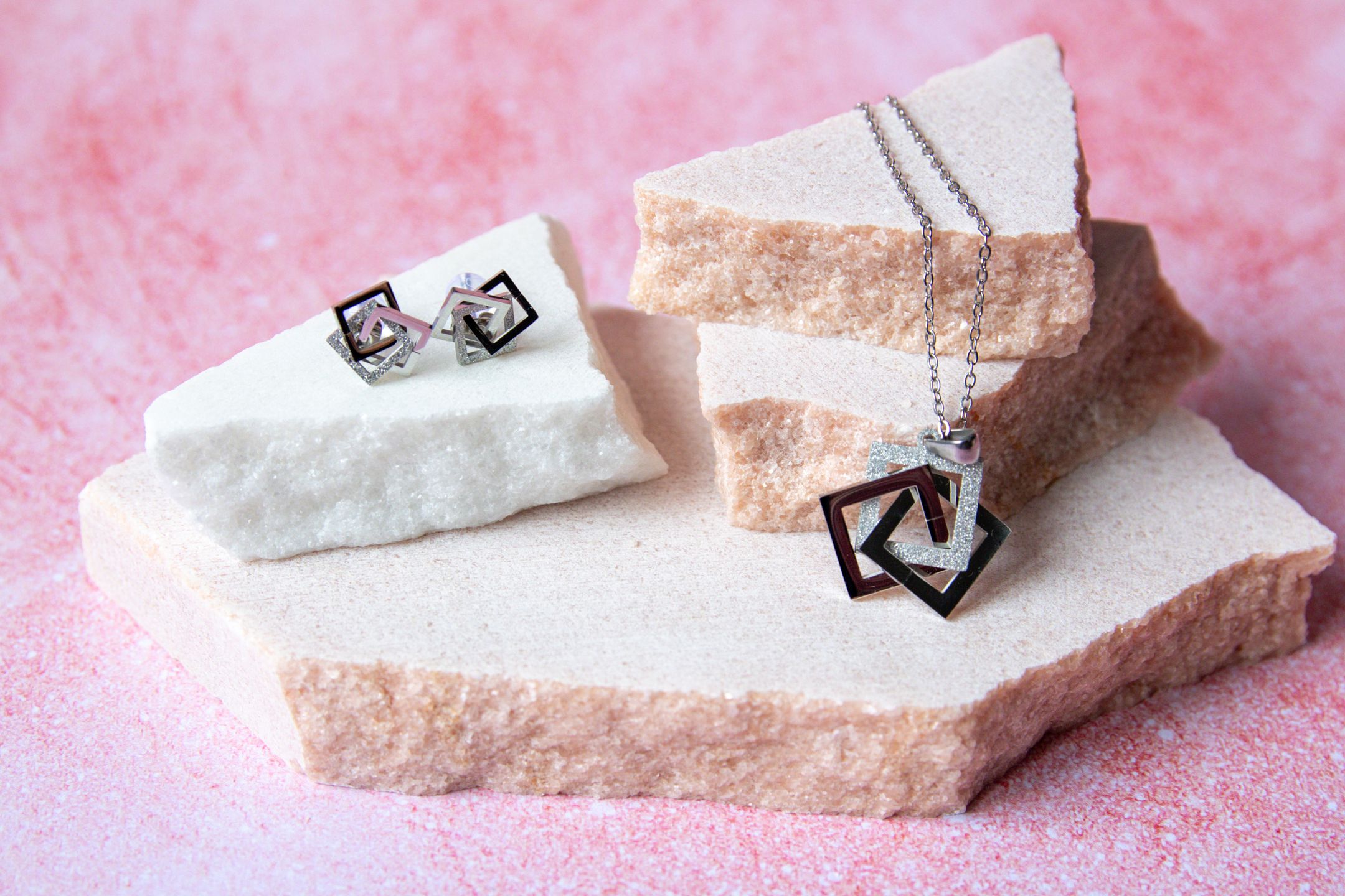 Collier et boucles Carrés Entrelacés