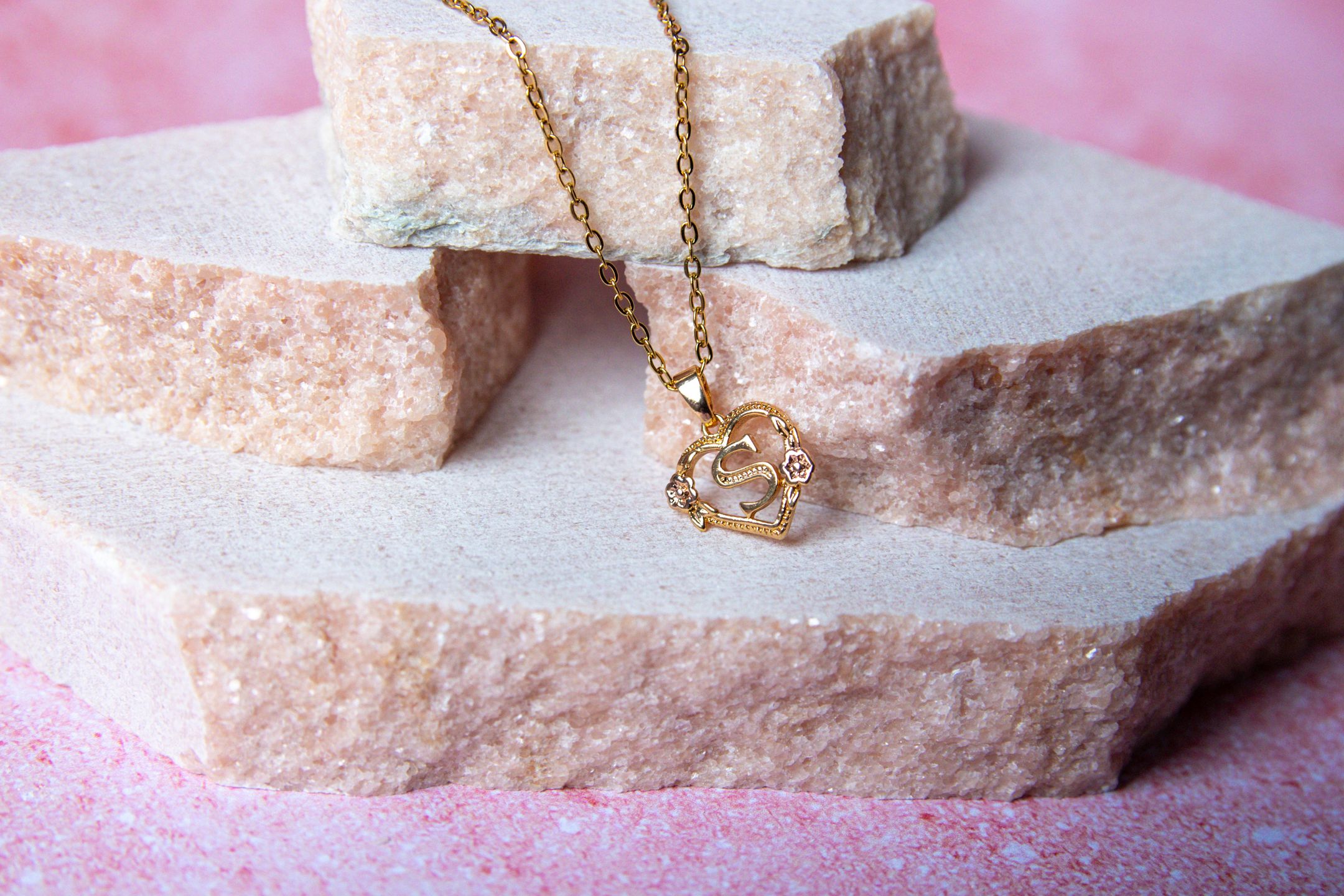 Collier pendentif fleur lettres A-Z