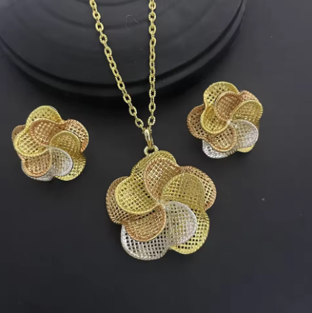 Collier et boucles d'oreilles géométriques