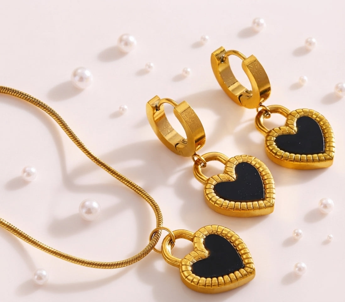 Parure Collier & Boucles d'Oreilles "Cœur Tendance" – Acier Inoxydable 304, Plaqué Or 18K (Blanc / Noir)
