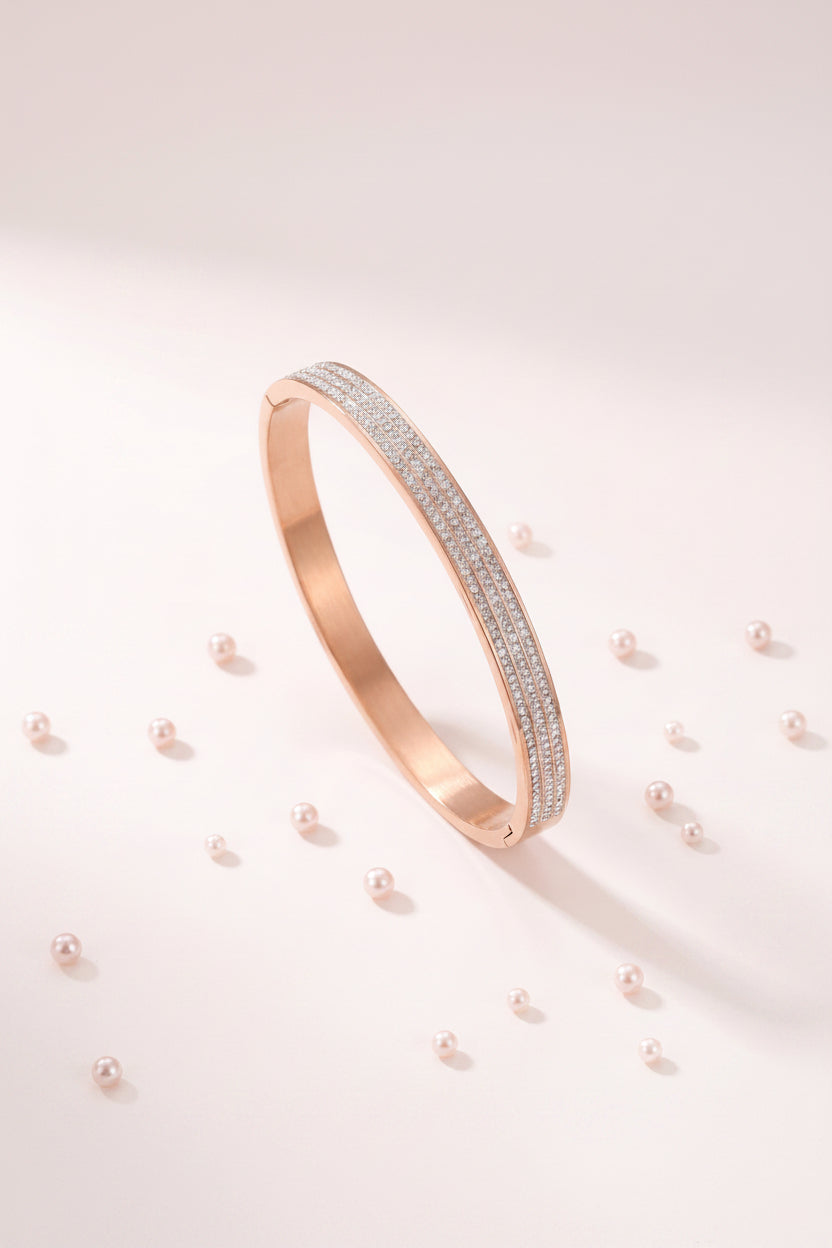 Bracelet Jonc O-Forme Triple Rang de Strass – Acier Doré