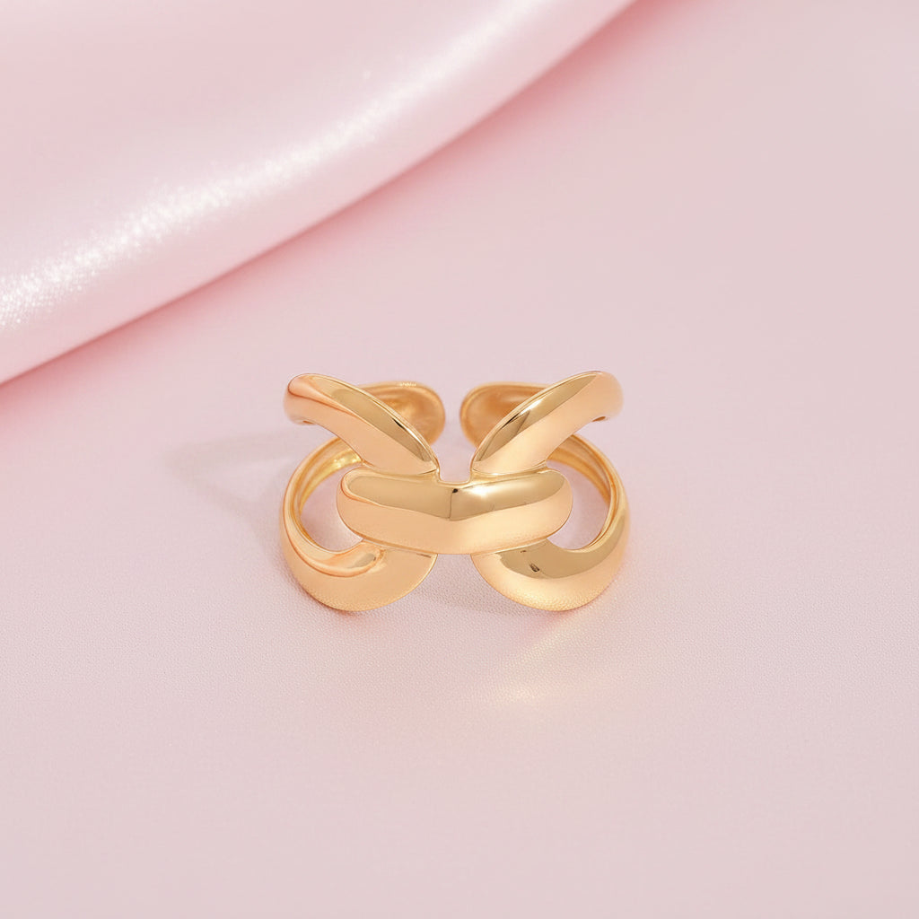 Strukturierter goldener Ring