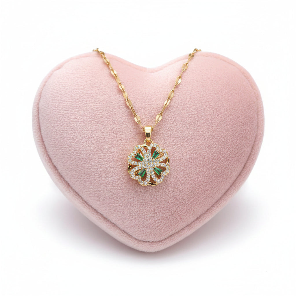 Collier Pendentif Fleur – Zircons Verts & Blancs, Plaqué Or 18K