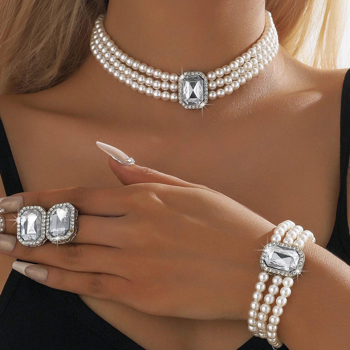 Collier, boucles d'oreilles et bracelet fantaisie