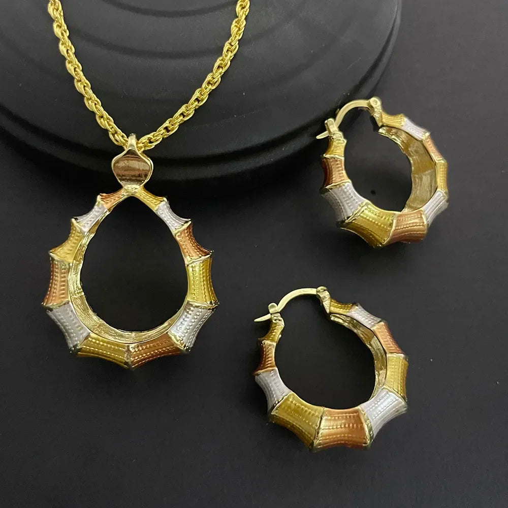 Collier et boucles d'oreilles géométriques