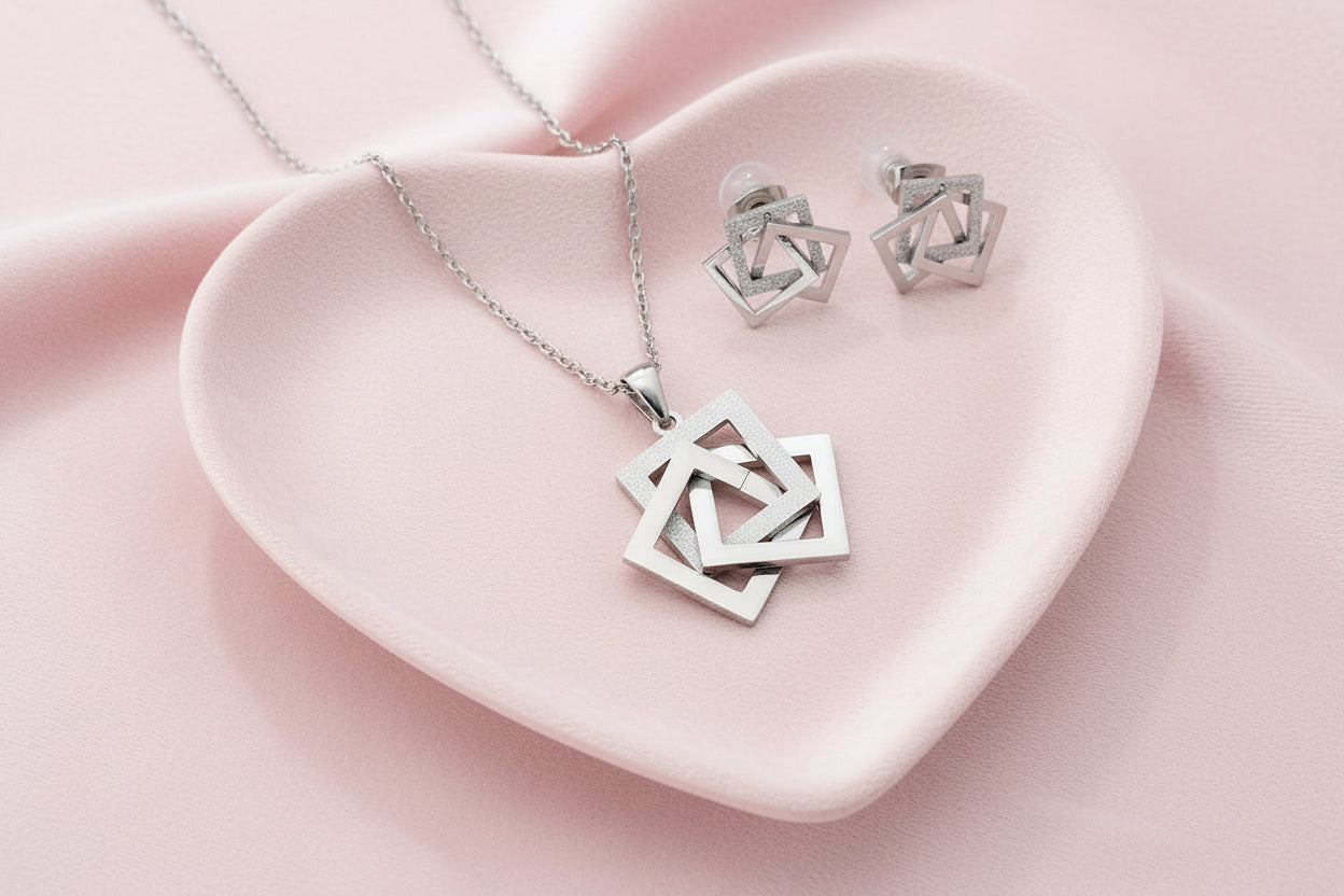 Collier et boucles Carrés Entrelacés