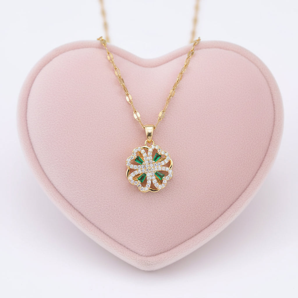 Collier Pendentif Fleur – Zircons Verts & Blancs, Plaqué Or 18K