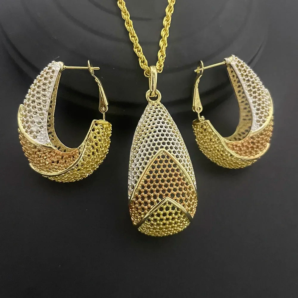 Collier et boucles d'oreilles géométriques